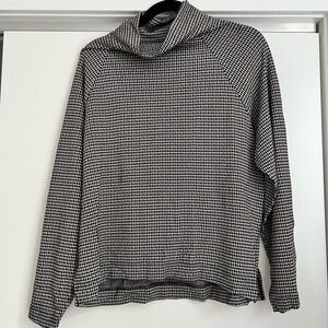 Women’s Houndstooth Turtleneck Sweater